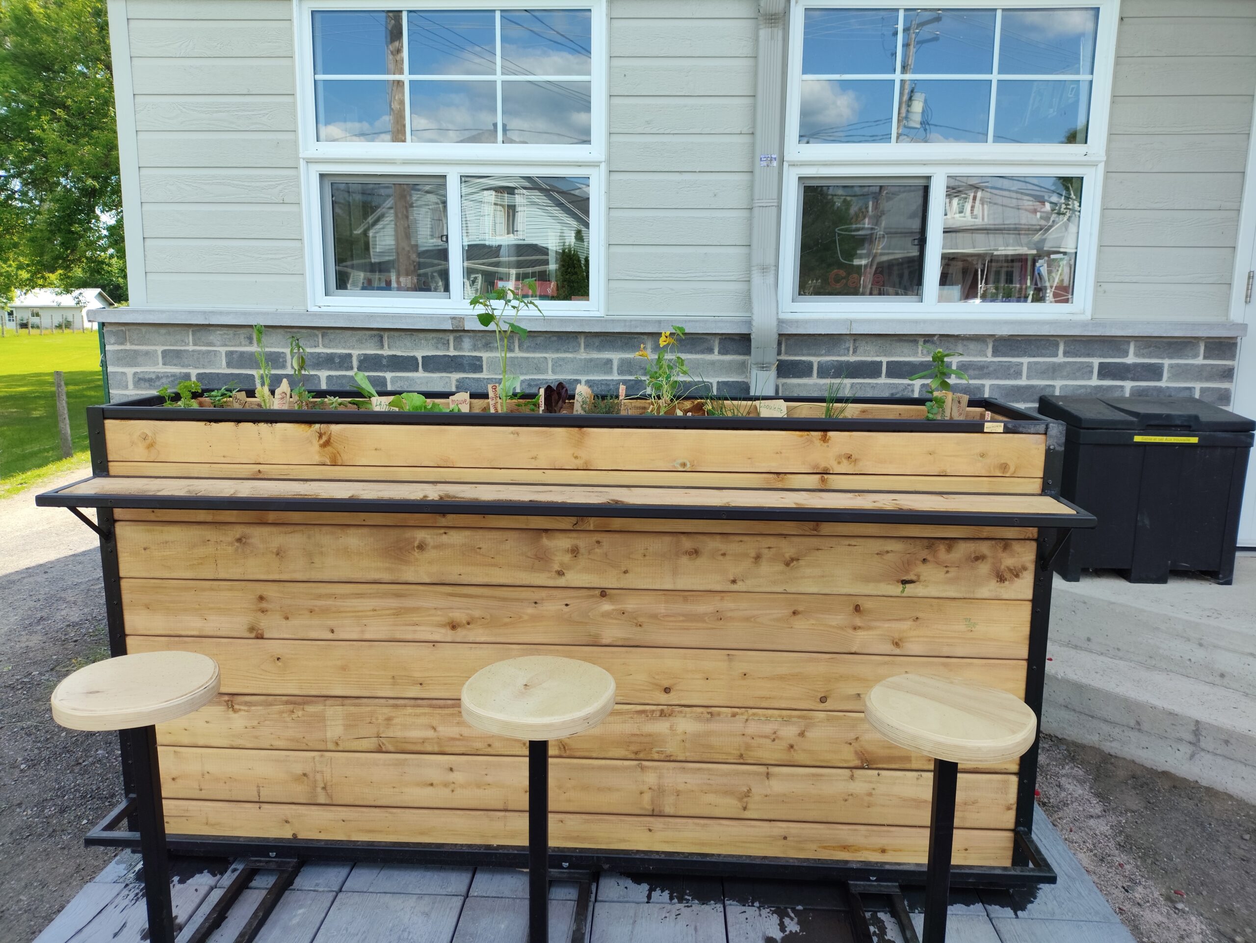 Photo du camion avec des denrées alimentaires 2